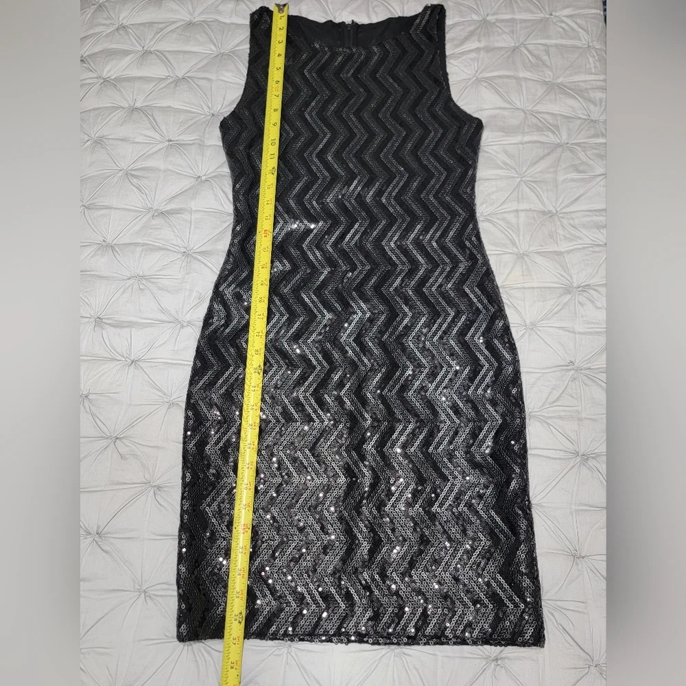 Alice +Olivia Black Sequin Chevron Dress w/Back Detail Women's Sz 8 - Picture 10 of 14